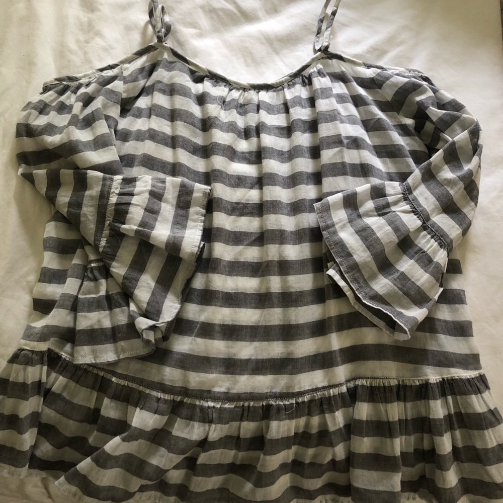 Cold shoulder top